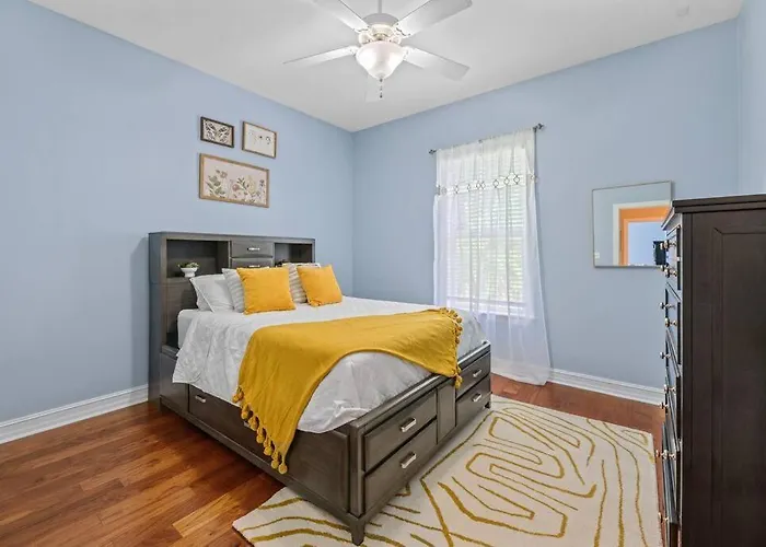 Burnside Beauty 4br Pingpong Patio * Tallahassee