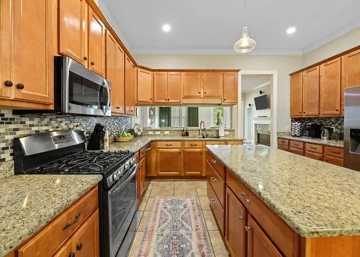 Burnside Beauty 4br Pingpong Patio * Tallahassee