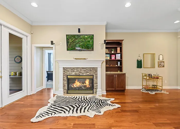 Burnside Beauty 4br Pingpong Patio Holiday home Tallahassee